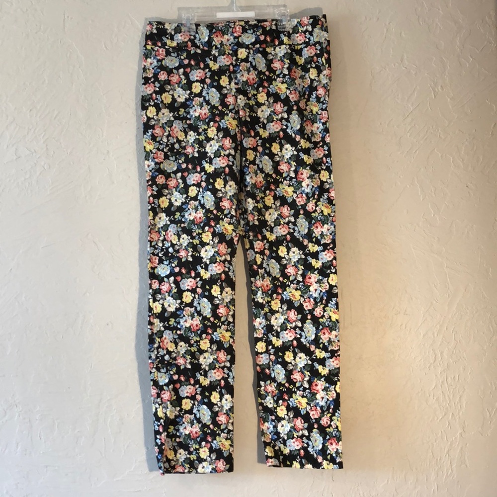Black floral slimming pants